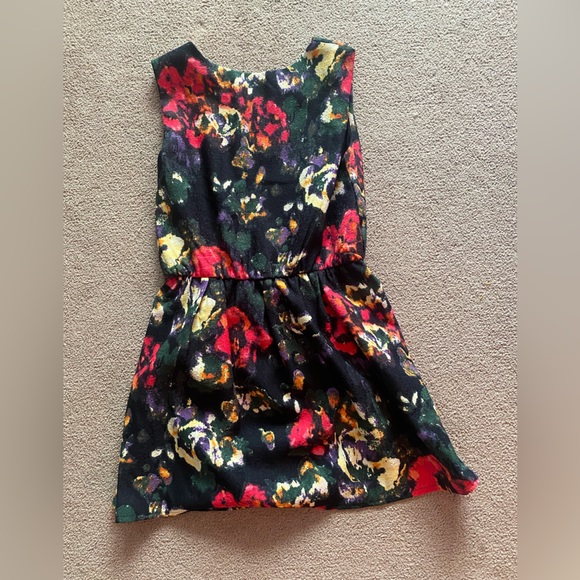 Abstract floral print dress. - Picture 2 of 2